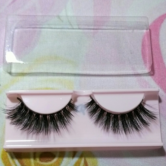 *LOW IN STOCK* C2 Chanel Lashes by Lash Levels - Picture 2 of 5